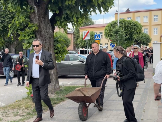 24 miliony długu i brak leków. Zdesperowana Mława walczy o szpital