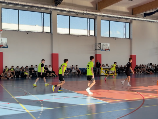 Akademicka Doba Sportu w Mławie. Koszykarskie emocje na hali ZS nr 4