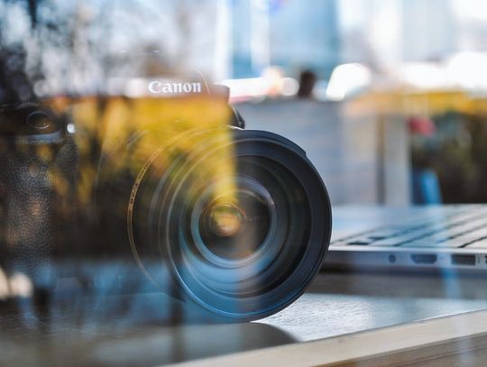 Jak robić zdjęcia reklamowe? Praktyczny przewodnik