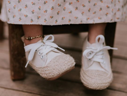 Jak wybrać pierwsze buty do nauki chodzenia? Kompletny poradnik dla rodziców