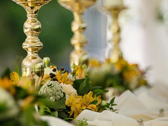 Jak wybrać świeczniki kryształowe, aby dodać elegancji Twojemu wnętrzu?