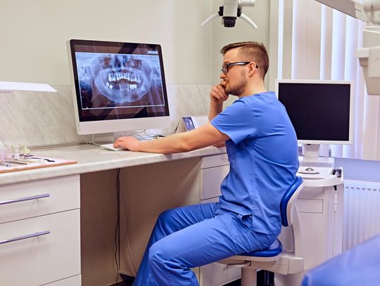 Jakie są wskazania do wykonania RTG szczęki?