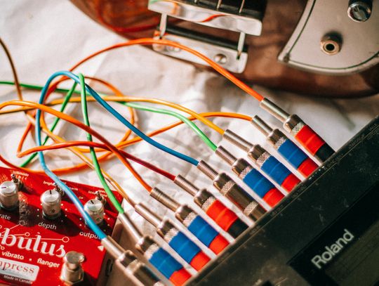 Jakie są zalety i zastosowania przewodów sygnałowych?