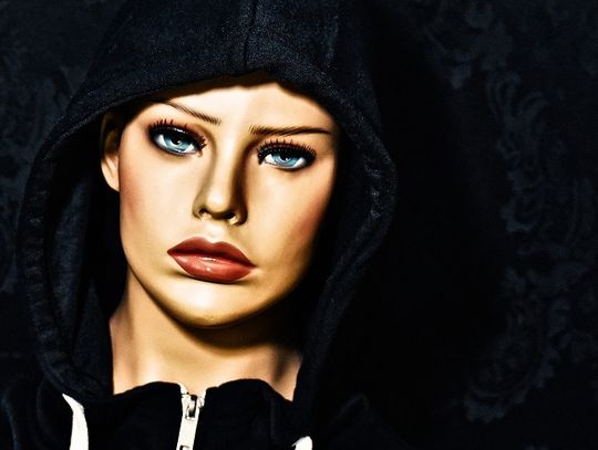 Kiedy sprawdzą się uniwersalne manekiny sklepowe