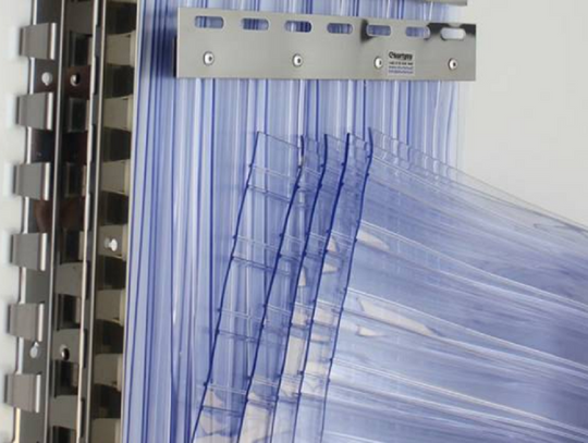 Kurtyna do budy jako ochrona przed chłodem