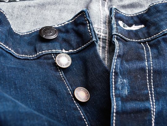 Modne spodnie dla puszystych mężczyzn — jakie modele wybierać?