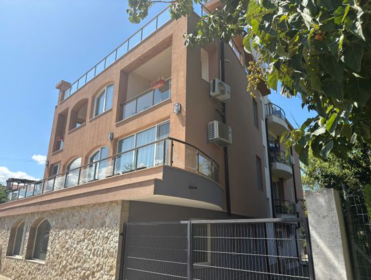 Napędy do bram wjazdowych – komfort i funkcjonalność w zasięgu ręki