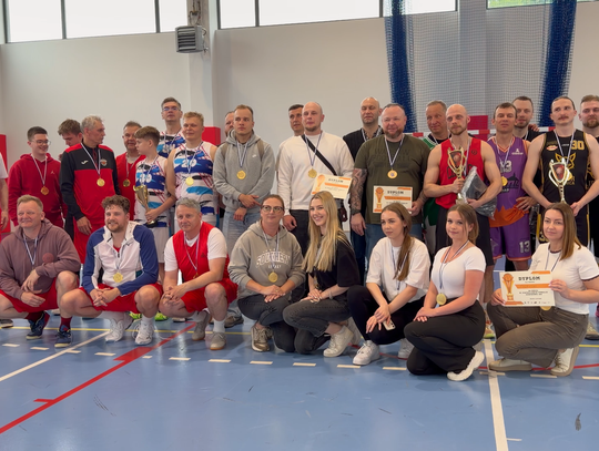 Pierwszy Juwenaliowy Turniej Koszykówki 3x3 w Mławie  Studenci na parkiecie w ZS4