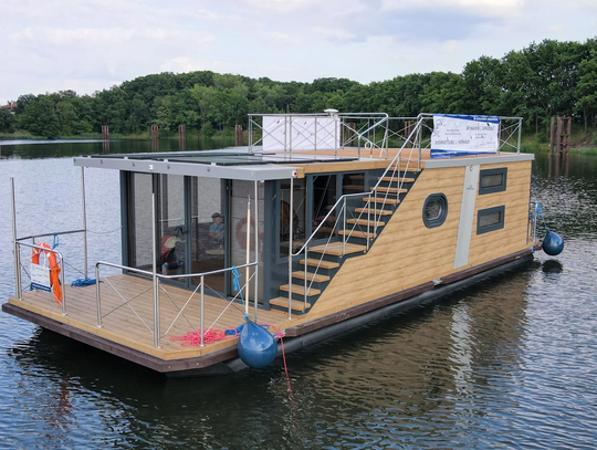 Pływające domki na wodzie - czym są?