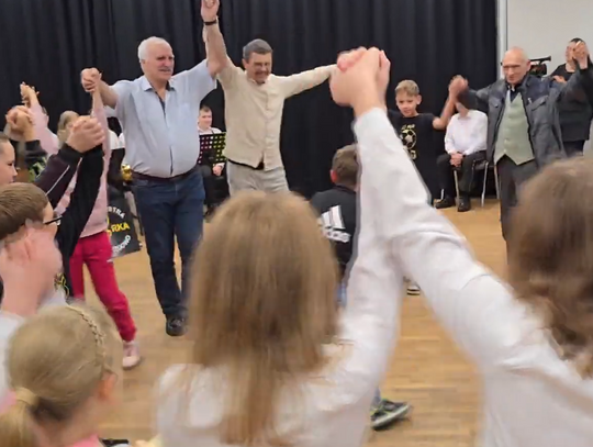 PRAWDZIWA LUDOWA ZABAWA