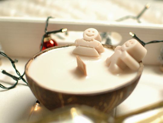 Świece sojowe z drewnianym knotem - naturalny urok i przyjemność płomienia