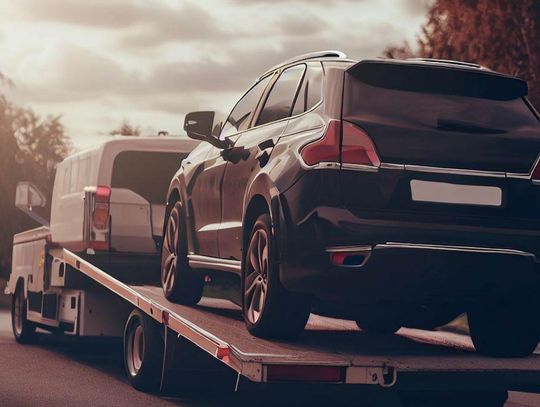 Transport samochodu - jak odbywają się takie usługi?