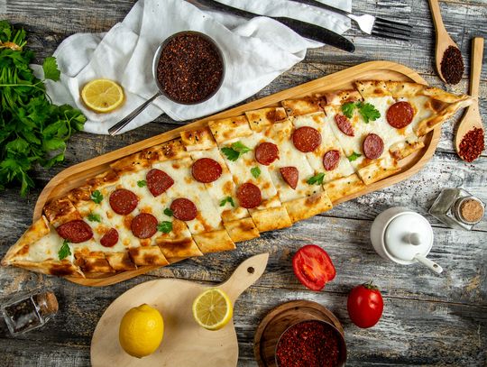 Tureckie Pide - czym jest i jak smakuje?
